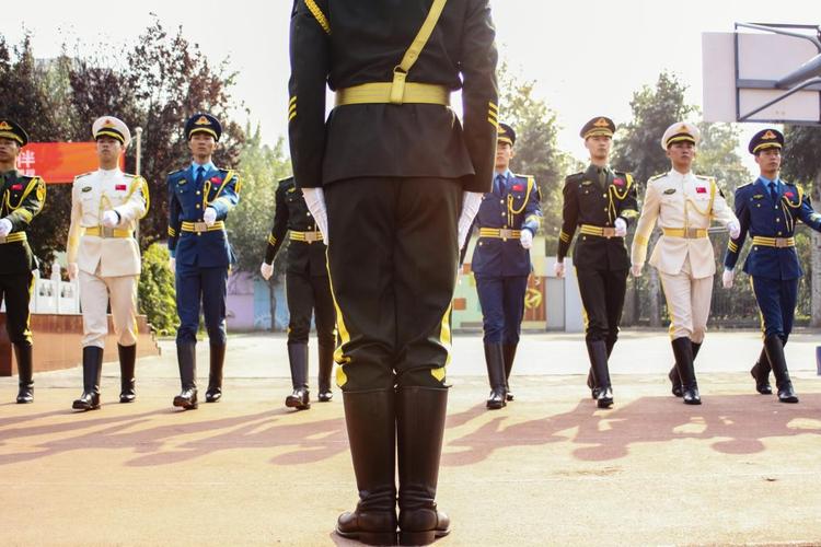 海陆空三军仪仗队"榜样力量"传校园
