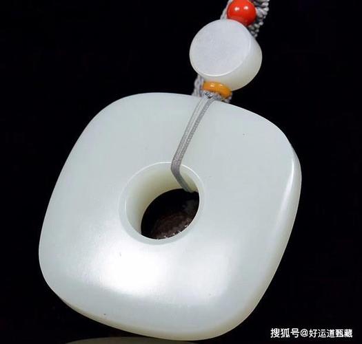 鉴赏和田玉玉器61和田玉中青海料和新疆料的差别
