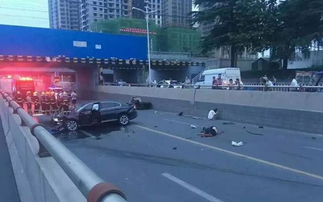 据多位网友爆料:今天早上五点左右,焦作市塔南路和站前路交叉口南边