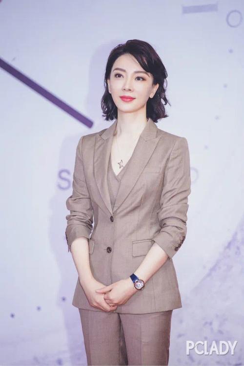 听说穿上西装马甲,你也能活成陈数的模样
