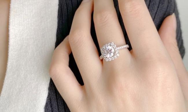 显钻大的钻戒款式照片