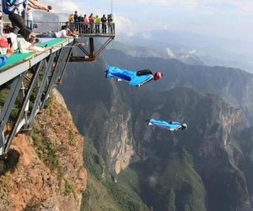 云南最美"大山包",建有千米玻璃跳台,低头就是万丈悬崖