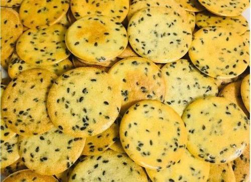 一口一个嘎巴脆,芝麻薄脆饼小圆饼,不用打发,超级简单