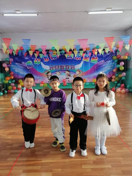 三句半《我们的幼儿园》