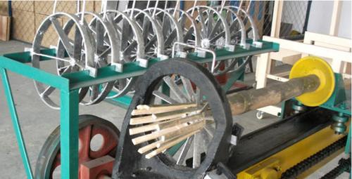 这个主要是我们常用的,木头,竹子,等这些为主材料,机器生产线,筷子机