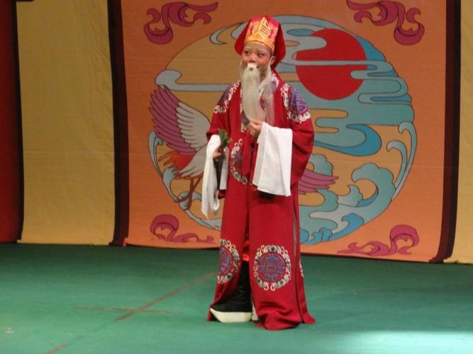 市小梅花潮剧艺术团到我区巡演