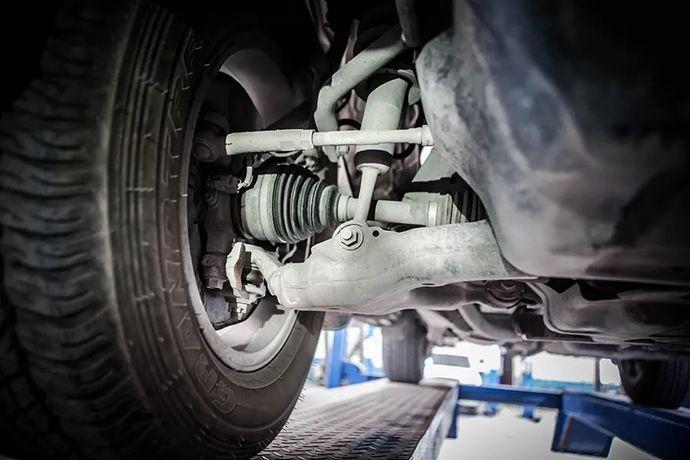 丰田霸道新款和旧款哪个好39万买17年8月二手普拉多值不值?