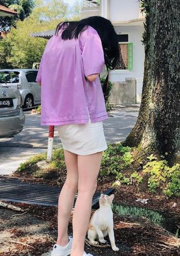 倪妮又晒私服照,蹲下时肌肉线条亮了,这才是腿精应该有的样子!