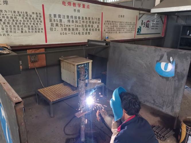 保定虎振技工学校报名咨询电话:17731263192韩老师   张家口焊工培训