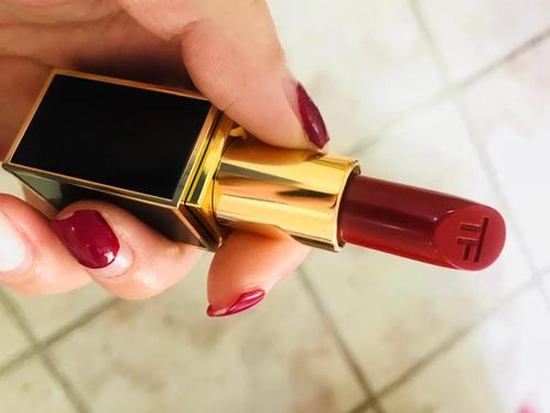 口红过期的四个征兆,别再傻傻涂了,快看看你的口红有问题没!