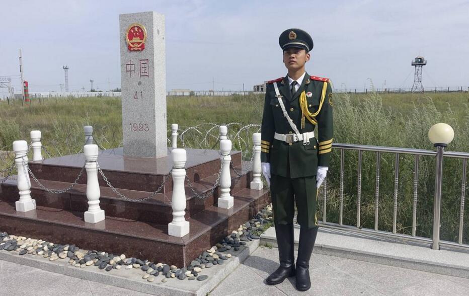 军人站岗真的必须要这样吗