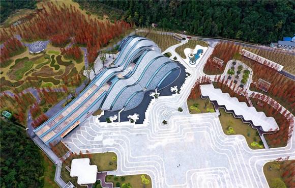 酉阳桃花源景区游客集散中心成新亮点