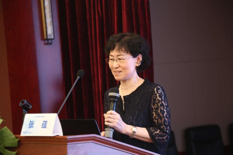 张蕴教授进行"尘肺与肺间质性病变影像表现与鉴别"专题讲座.