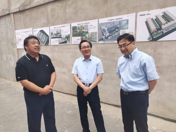 区民政局局长张辉,街道工委书记石春明,办事处副主任赵春涛陪同调研
