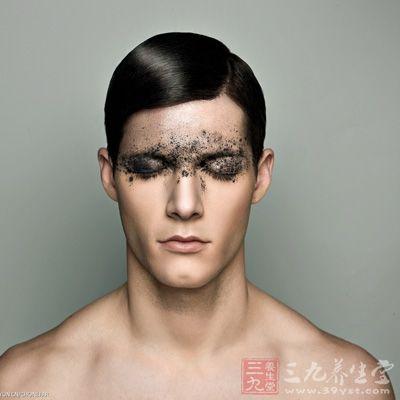 五,嘴大鼻正的男人