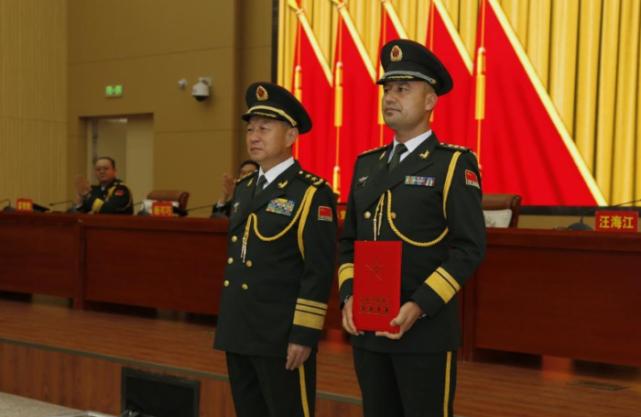 中印边境形势紧张,解放军虎将成一线指挥官,曾立一等