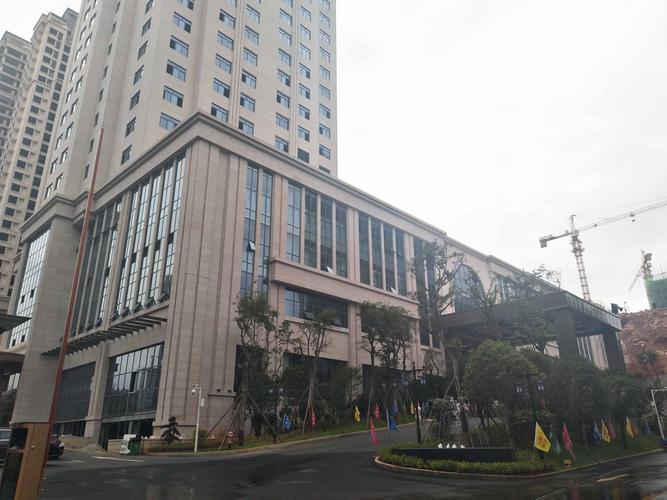 我们深知各位业主想早日入住新家的期待和憧憬,一路泰山广场全体