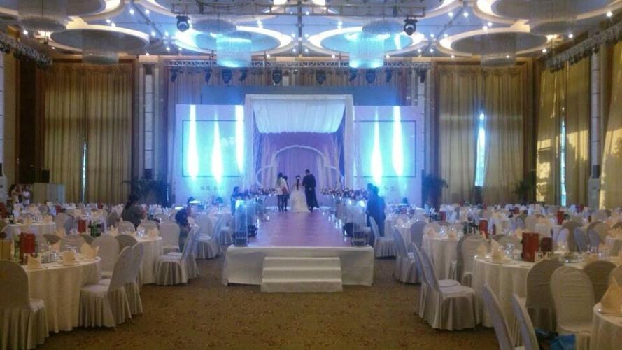 5980 元                                     婚礼场地:翠湖宾馆