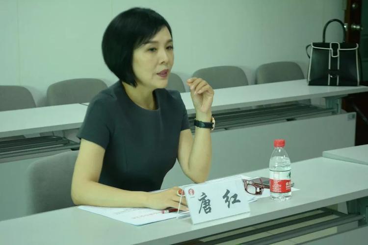 会议上唐红会长发言