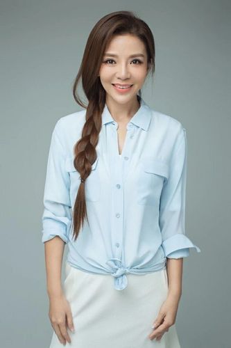 央视综艺频道女主持人精美影集大放送!