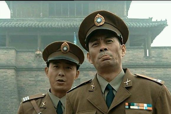 从一张老照片,聊聊抗战结束后国军的军装到底是啥样?