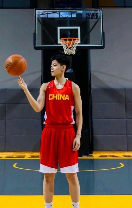 广东女篮姐妹花,姐姐杨力维妹妹杨舒予, 颜值球技人人夸!