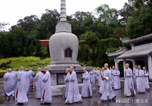 去寺庙礼佛,为什么要"绕佛三匝",行走的方向也要注意