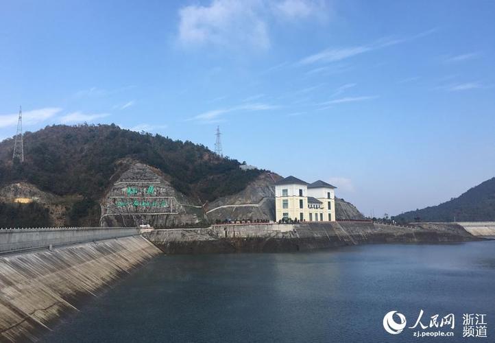 某抽水蓄能电站上水库主坝左岸坝肩单薄分水岭边坡稳定性分析