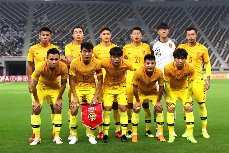 迎战卡塔尔国家男子足球队的国际足球友谊赛在哈里发国际体育场举行