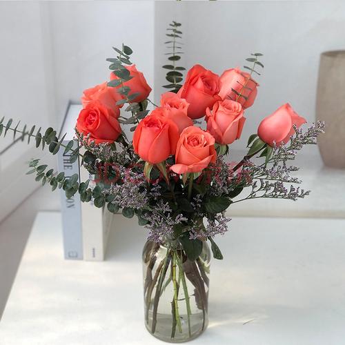 影星玫瑰10朵带网套 2支情人草 5支尤加利叶带保