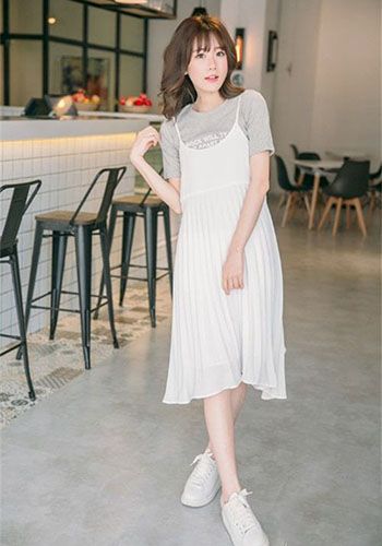 美少女出街都爱裙子 小白鞋 青春无敌