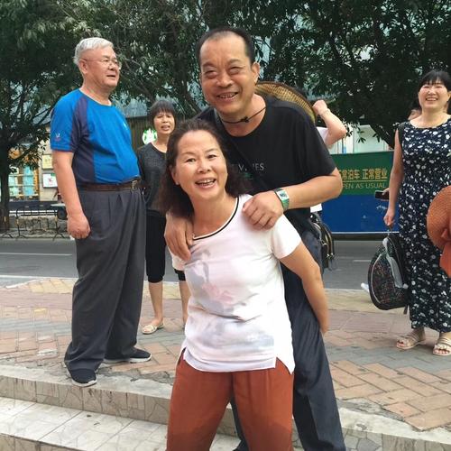 小姑说:来,老公,看我的.咱家的女人可是女汉子哦,小姑丈了开了花.