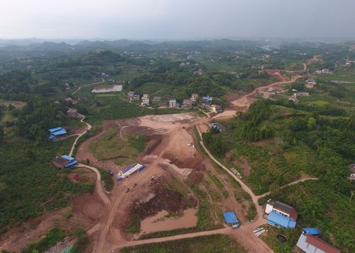 潼高速起于成都市简阳市江源镇,大致途径清泉,墨池坝,马蹄湾,中和场镇