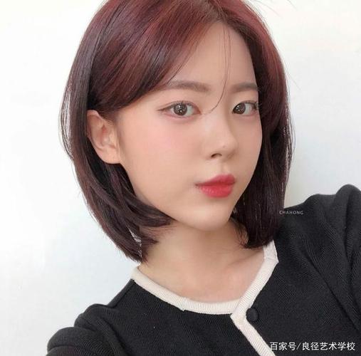 2022流行减龄齐脖短发呀