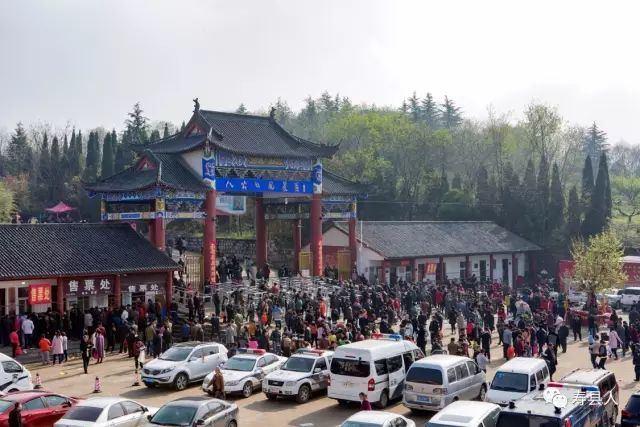 寿县人的庙会情节刷爆朋友圈,四顶山奶奶庙庙会人山