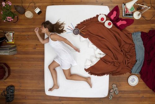 摄影师偷窥美女睡觉俯视角度拍摄伪3d组图
