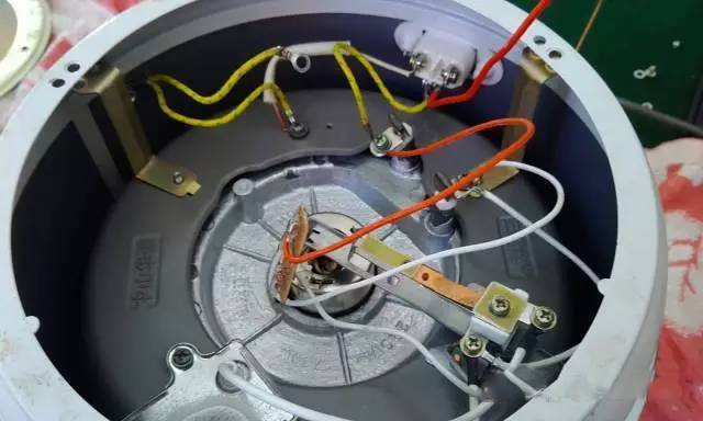 温控热敏电阻坏掉粘锅原因这个内胆是粘不粘锅的重点电饭锅中还有一个