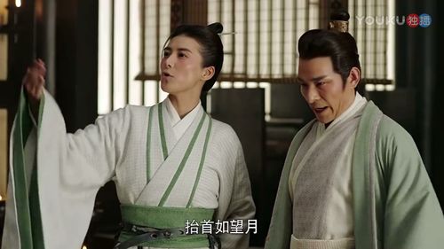 何晏相貌俊秀,身姿轻盈挺拔,是因为他有自己