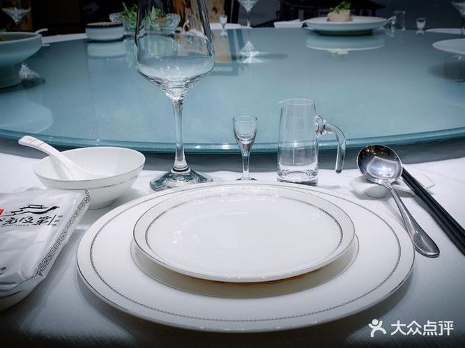 状元及第大酒店餐具摆设图片