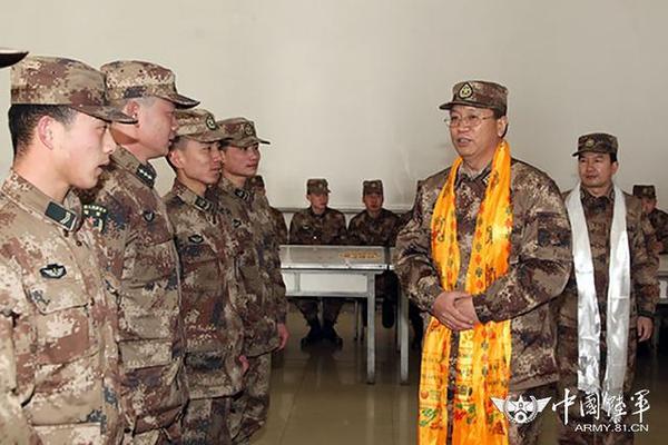 陆军青藏兵站部领导辗转数千公里慰问一线官兵