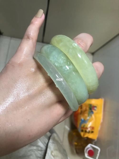直播间抢的岫玉手镯有必要留一个吗_手镯_岫玉_时尚_配饰_首饰