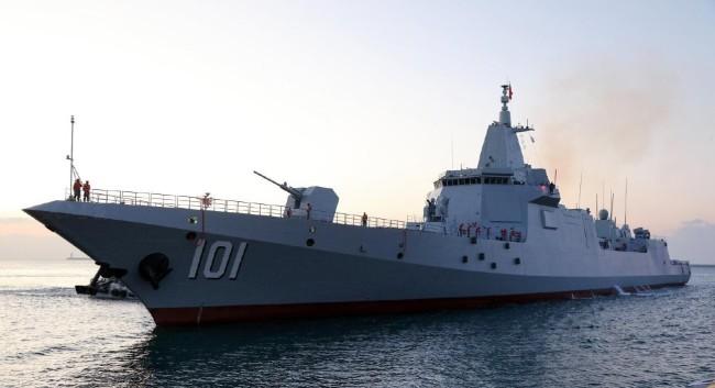 美国驱逐舰闯中俄联合演习射击海域,俄军战舰没客气!