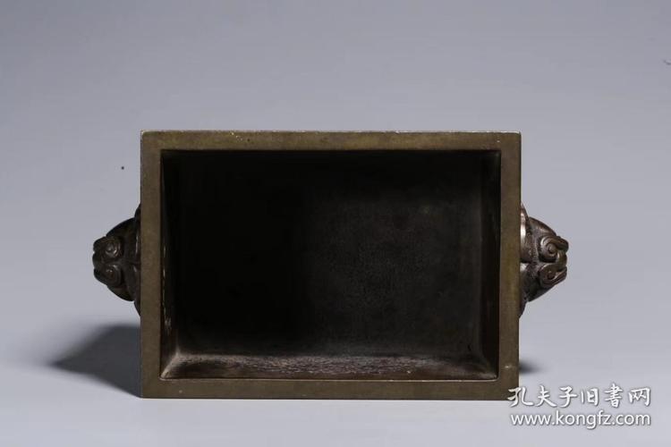 明代:铜双狮耳马槽炉