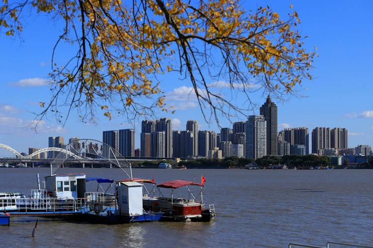 哈尔滨松花江畔美景