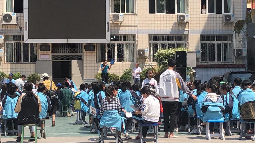 雷波民族中学