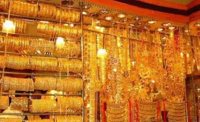 古代皇帝赏赐黄金万两,相当于现在多少钱?网友:又被电视剧骗了