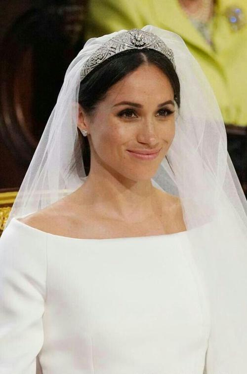 如何评价梅根王妃大婚选择纪梵希的婚纱?