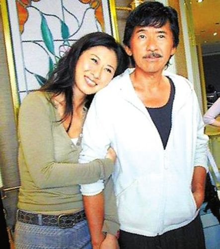 长得丑却娶漂亮老婆的七大男星,只有他的老婆最守妇道