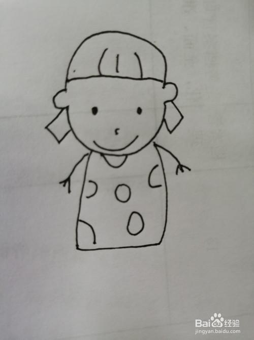 第六步,接着把简笔画可爱的小孩的衣服上的花纹画出来.