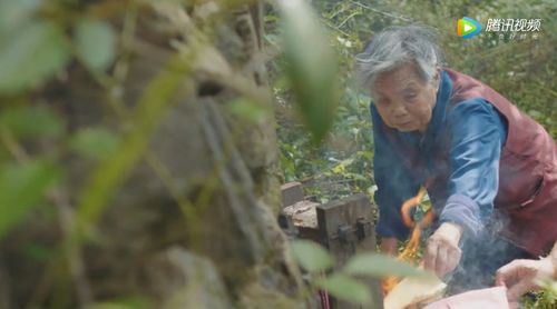 82岁老奶奶重见光明,做一件事戳中泪点:心若在,爱就在!